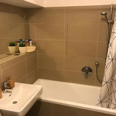 Cosy&sunny Flat, Center 10min, Park 3min, Baby Cot, Free Weekend Parking Appartement *