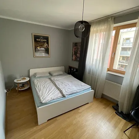 Cosy&sunny Flat, Center 10min, Park 3min, Baby Cot, Free Weekend Parking